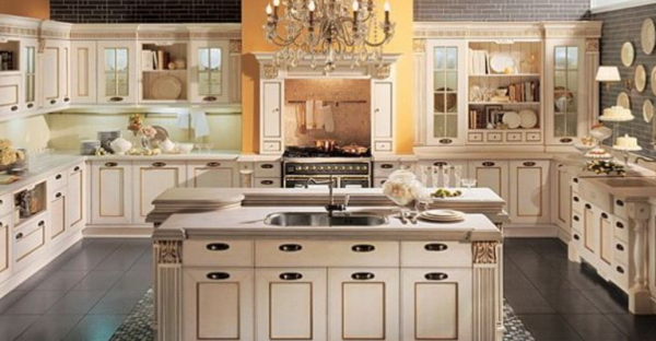 Dapur dengan perabot kayu bergaya klasik dari era Renaisans